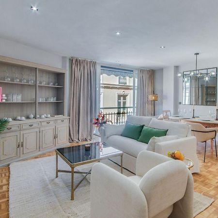 Cervantes Luxury Apartment Малага Екстер'єр фото